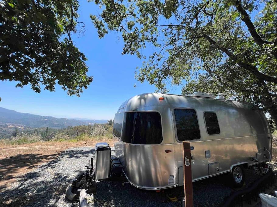 Modern Airstream With Amazing View - 10 To 15 Minutes From Kings Canyon National Park Dunlap Bagian luar foto