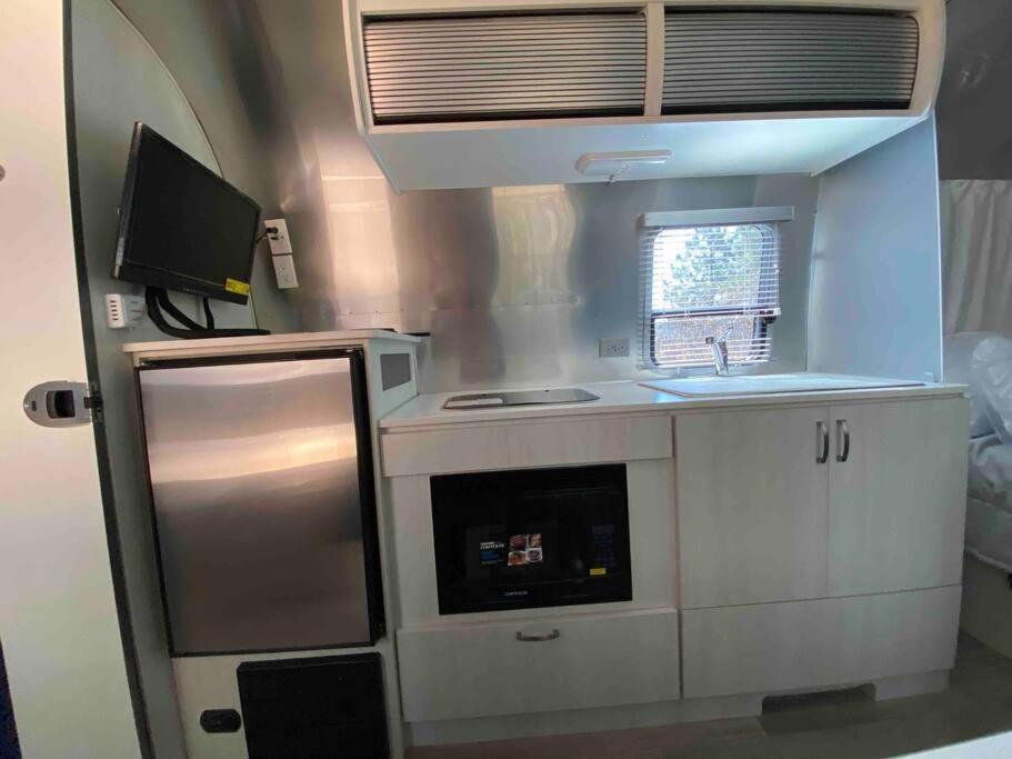 Modern Airstream With Amazing View - 10 To 15 Minutes From Kings Canyon National Park Dunlap Bagian luar foto