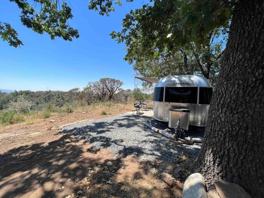 Modern Airstream With Amazing View - 10 To 15 Minutes From Kings Canyon National Park Dunlap Bagian luar foto